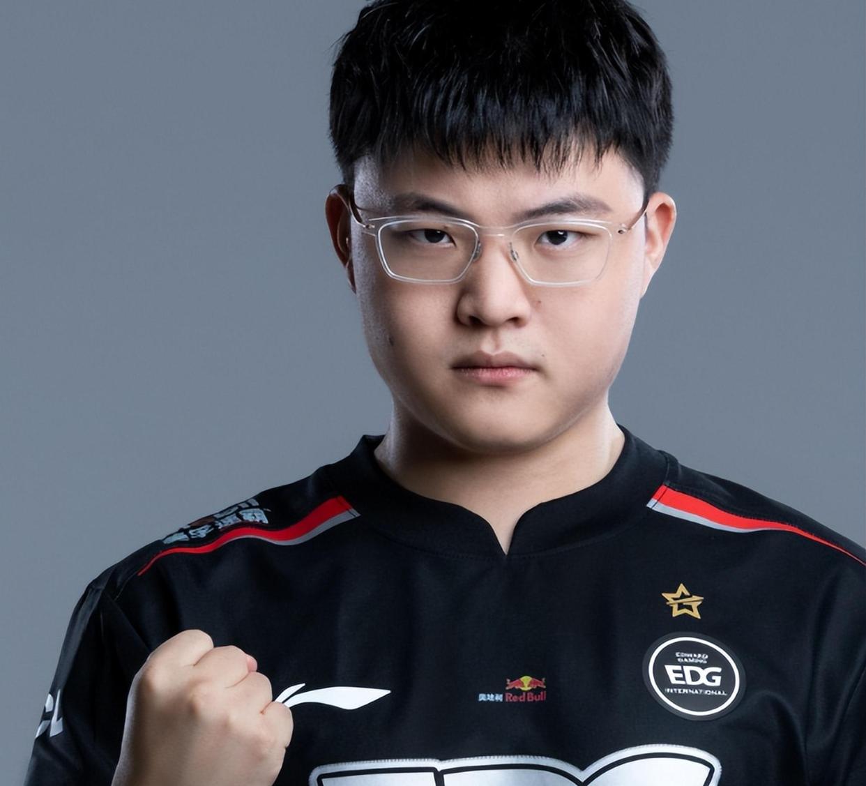 九游娱乐-Uzi回归赛场，精彩发挥首场状态亮眼，法国队观众沸腾！的简单介绍