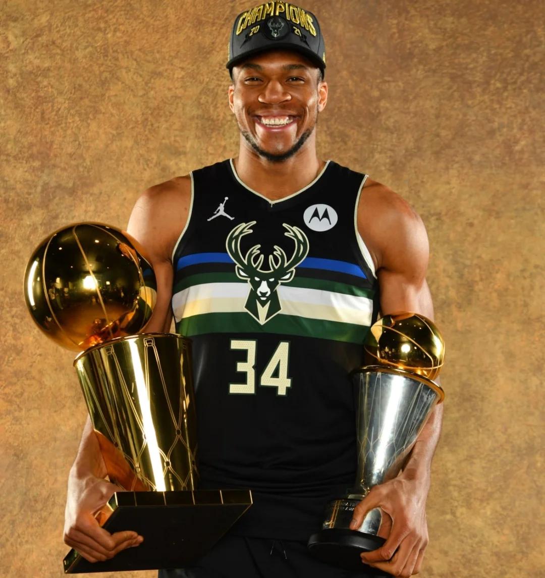 九游娱乐-字母哥在加拿大队比赛中大胜，精彩发挥引发热议！的简单介绍